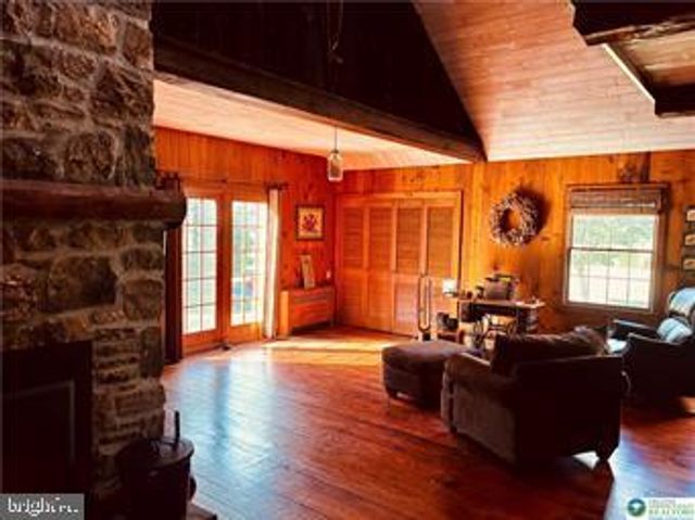 3590 DRIFTING DR, Hellertown, PA 18055