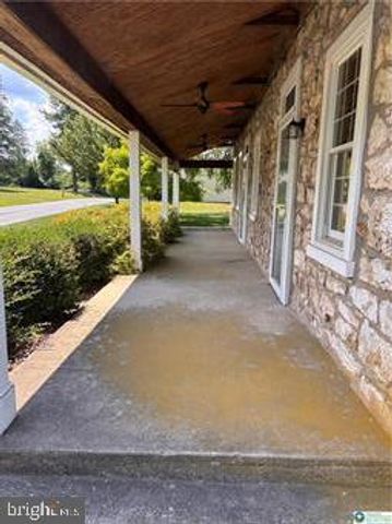 3590 DRIFTING DR, Hellertown, PA 18055