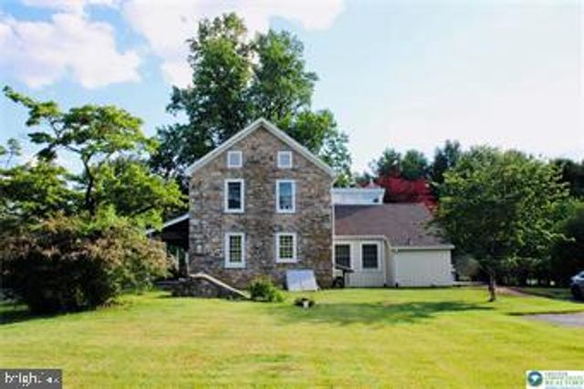 3590 DRIFTING DR, Hellertown, PA 18055