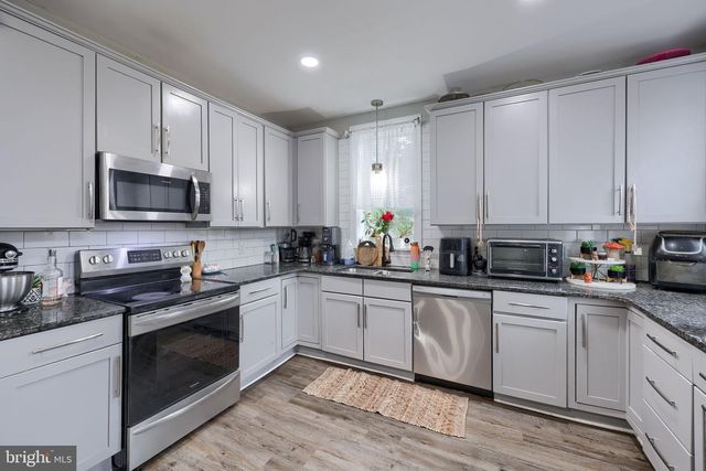 332 PERRY ST, Columbia, PA 17512