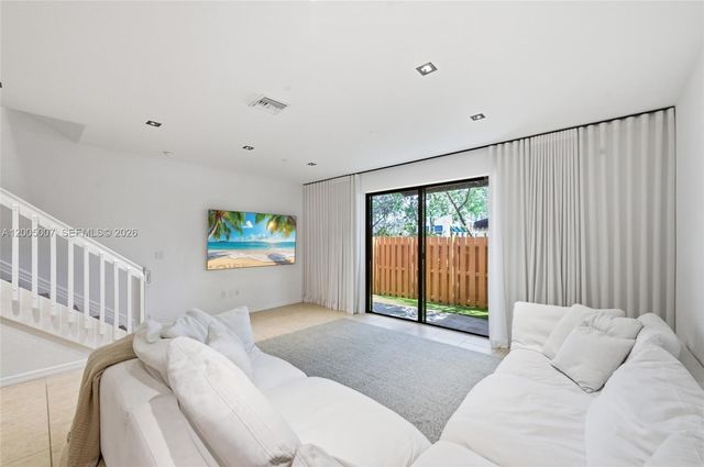 6320 S Station Square, Davie, FL 33314
