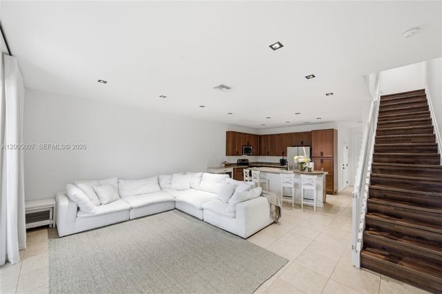 6320 S Station Square, Davie, FL 33314