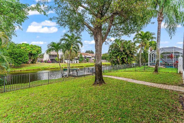 12119 Sunset Point Circle, Wellington, FL 33414