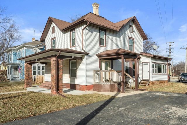 2010 Division STREET, East Troy, WI 53120