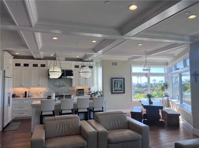 405 Blumont Street, Laguna Beach, CA 92651