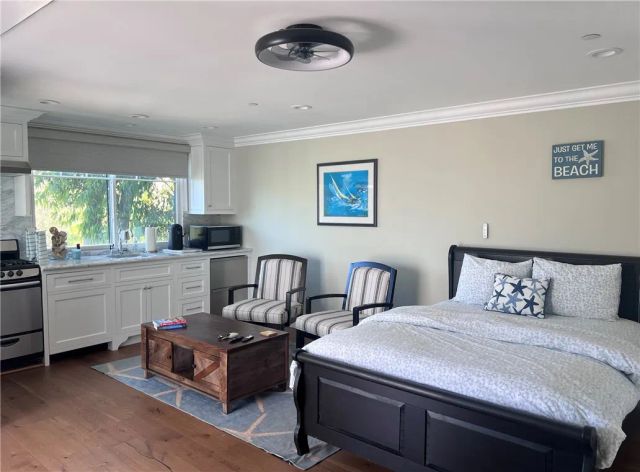 405 Blumont Street, Laguna Beach, CA 92651