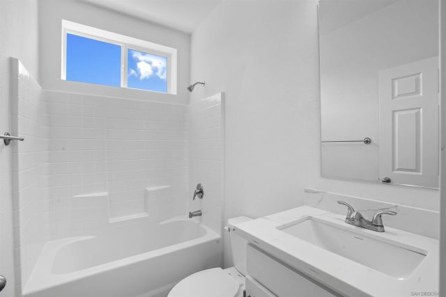 2080-82 Curtis, Vista, CA 92084