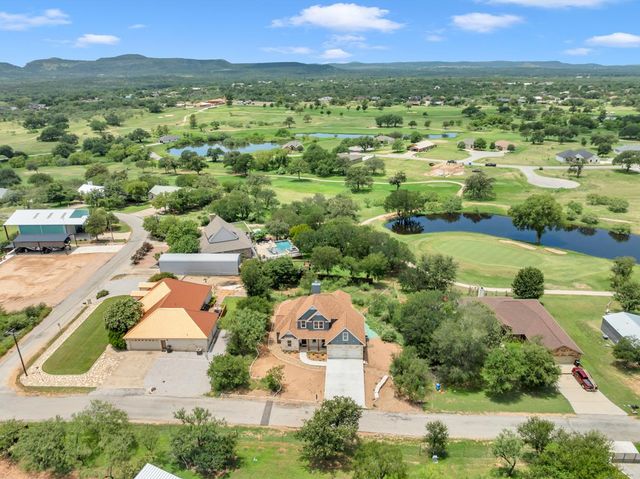 105 Chesterfield DR, Kingsland, TX 78639