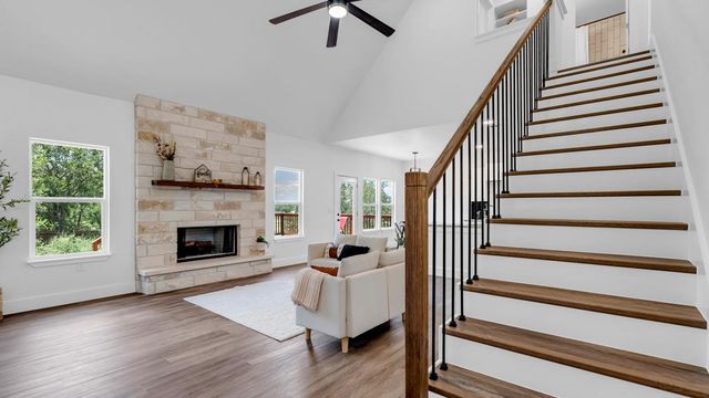 105 Chesterfield DR, Kingsland, TX 78639