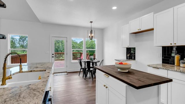 105 Chesterfield DR, Kingsland, TX 78639