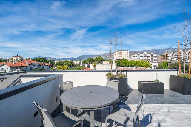 150 Oak Knoll Ave 103, Pasadena, CA 91101