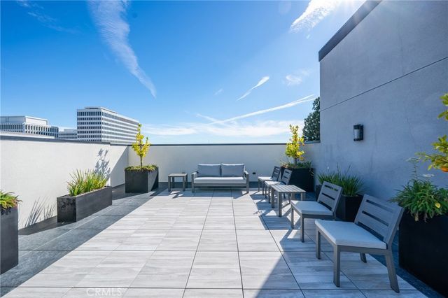 150 Oak Knoll Ave 103, Pasadena, CA 91101