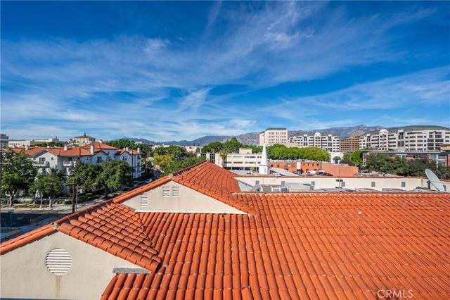 150 Oak Knoll Ave 103, Pasadena, CA 91101