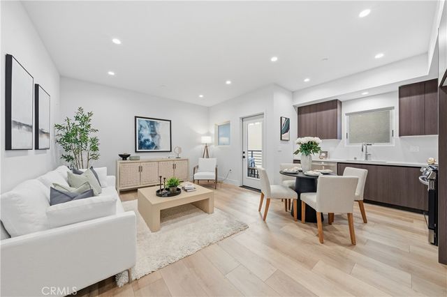 150 Oak Knoll Ave 103, Pasadena, CA 91101