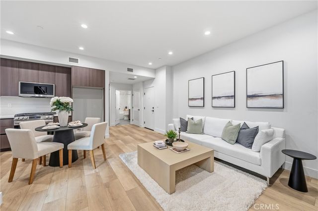 150 Oak Knoll Ave 103, Pasadena, CA 91101