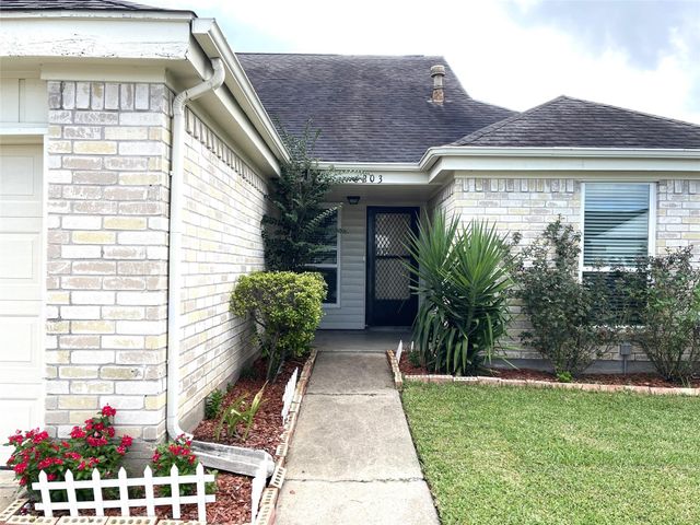6203 Gladewell Drive, Houston, TX 77072