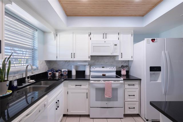 676 PARK CIRCLE 67, Bradenton, FL 34207