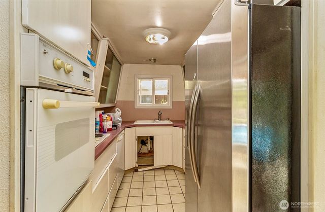 12042 14th Avenue S, Burien, WA 98168