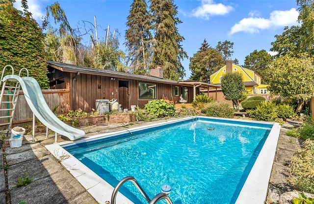 12042 14th Avenue S, Burien, WA 98168