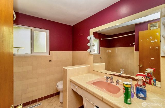 12042 14th Avenue S, Burien, WA 98168