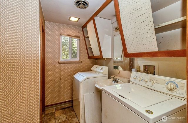 12042 14th Avenue S, Burien, WA 98168