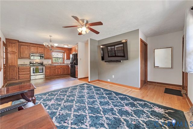 712 Fredericks Hall Rd, Bumpass, VA 23024