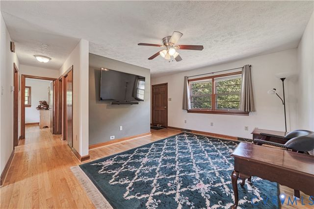 712 Fredericks Hall Rd, Bumpass, VA 23024