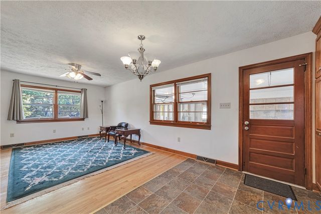 712 Fredericks Hall Rd, Bumpass, VA 23024