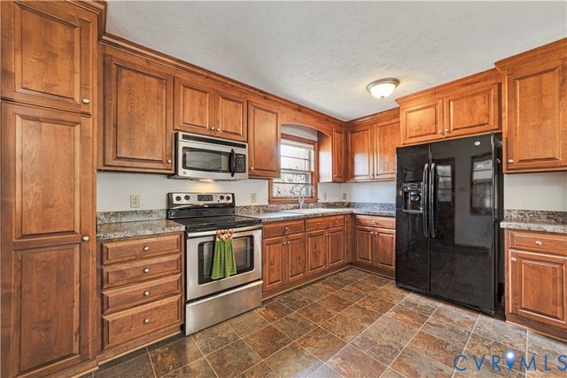 712 Fredericks Hall Rd, Bumpass, VA 23024