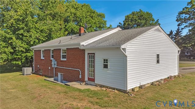 712 Fredericks Hall Rd, Bumpass, VA 23024