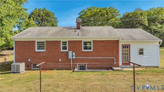 712 Fredericks Hall Rd, Bumpass, VA 23024