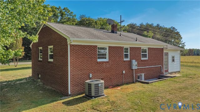 712 Fredericks Hall Rd, Bumpass, VA 23024