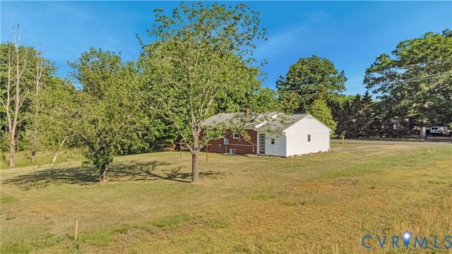 712 Fredericks Hall Rd, Bumpass, VA 23024