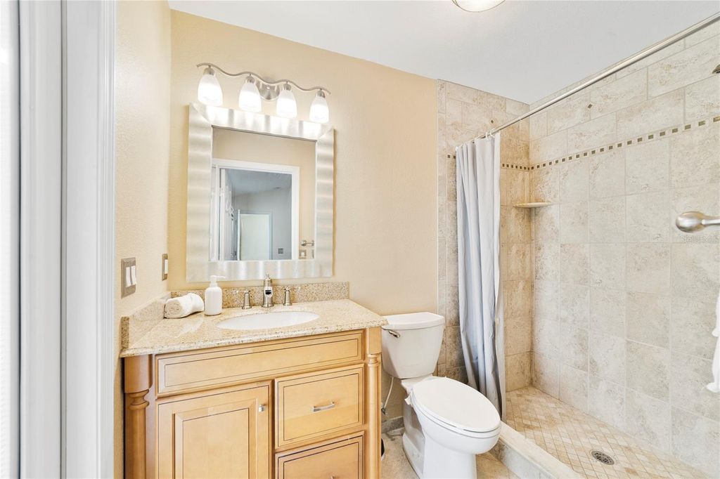 Image 11 of property listing at 213 SUNSET CT, Davenport, FL 33837