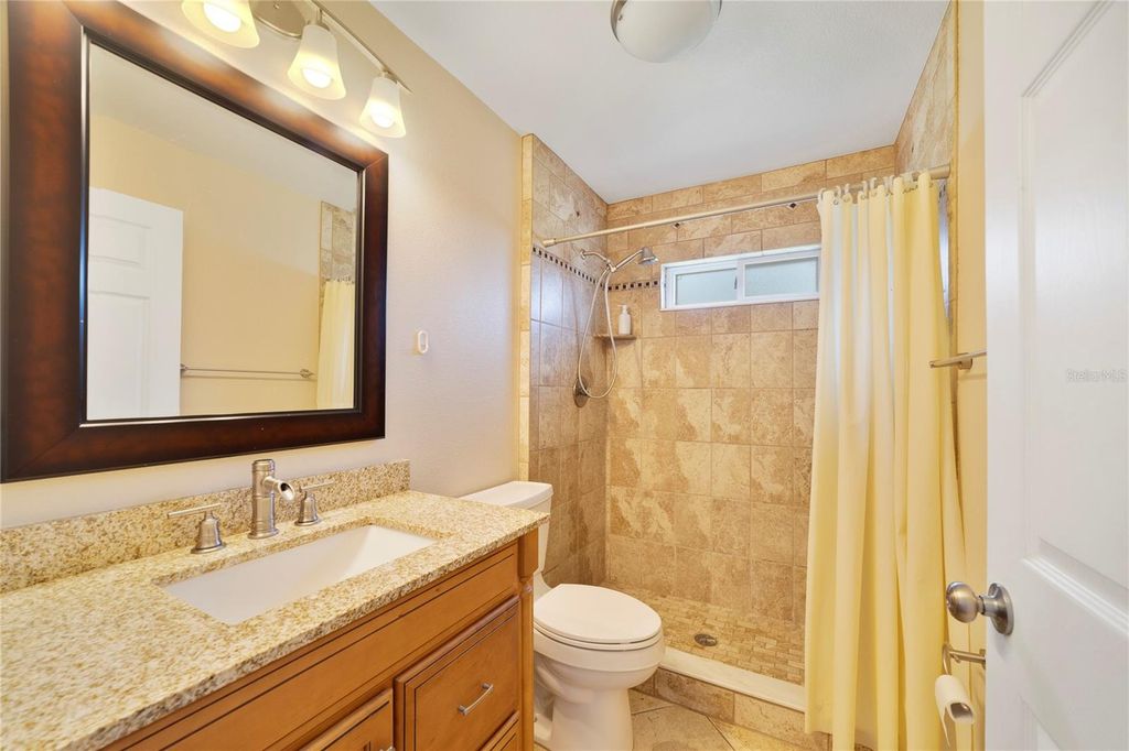 Image 13 of property listing at 213 SUNSET CT, Davenport, FL 33837