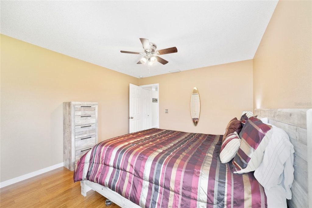 Image 15 of property listing at 213 SUNSET CT, Davenport, FL 33837