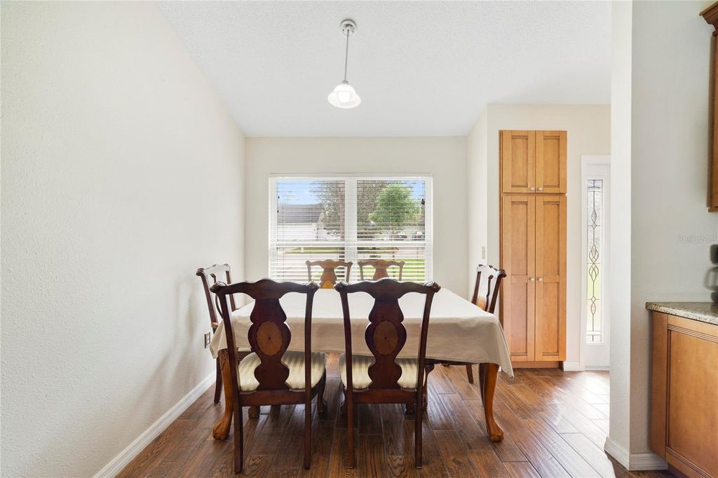 Image 5 of property listing at 213 SUNSET CT, Davenport, FL 33837