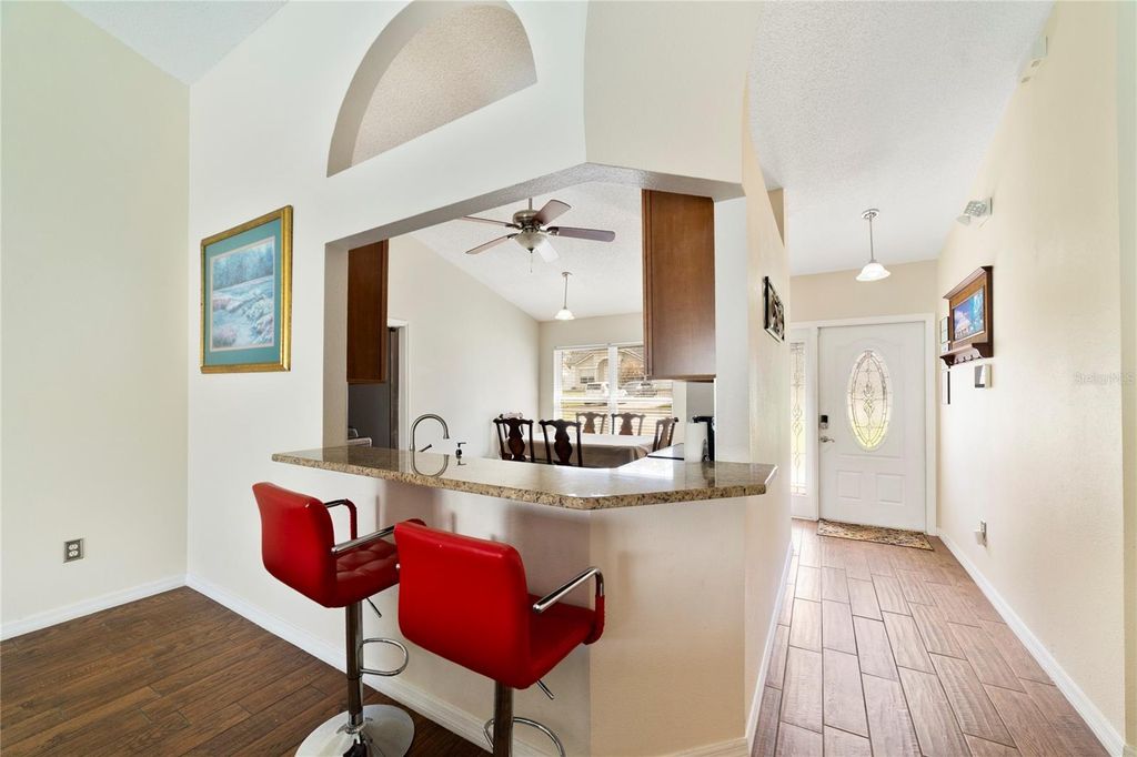 Image 7 of property listing at 213 SUNSET CT, Davenport, FL 33837