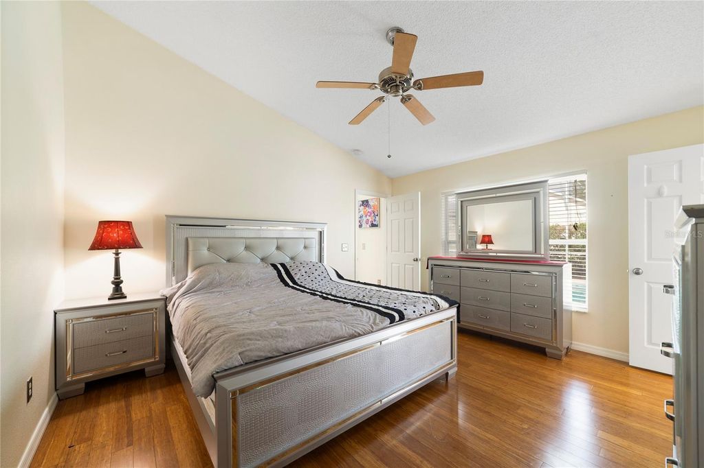 Image 9 of property listing at 213 SUNSET CT, Davenport, FL 33837