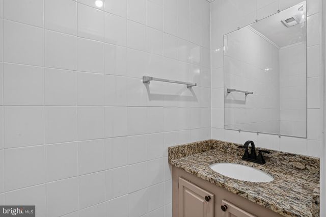 6888 KERRYWOOD CIR, Centreville, VA 20121