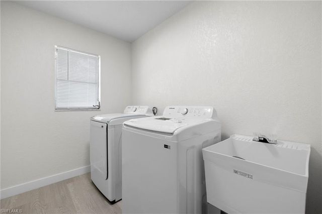5734 SW 1st CT, Cape Coral, FL 33914