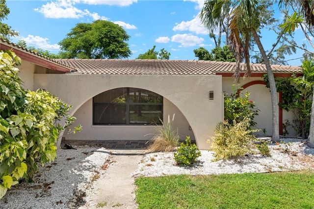 5734 SW 1st CT, Cape Coral, FL 33914