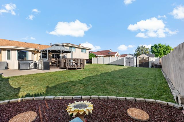 16544 Parkview Avenue, Tinley Park, IL 60477