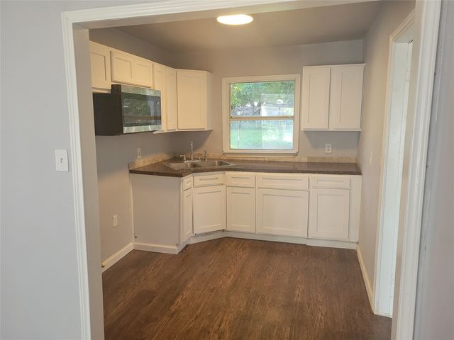 2410 E Overton Road, Dallas, TX 75216