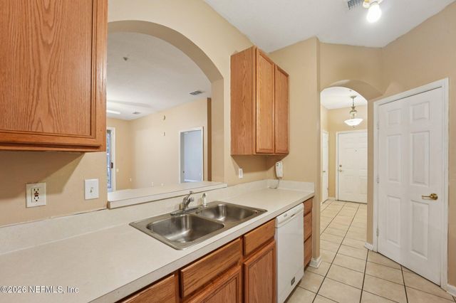 7990 BAYMEADOWS Road E 1001, Jacksonville, FL 32256