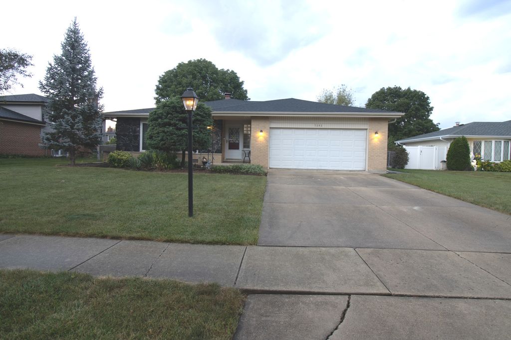 7202 Exner Road, Darien, IL 60561