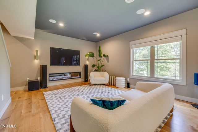 823 Hales Chapel Road, Johnson City, TN 37615