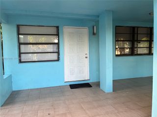 1011 NW 183rd Dr, Miami Gardens, FL 33169
