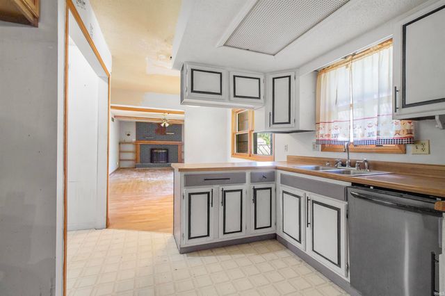 933 E Bocock Road, Marion, IN 46952