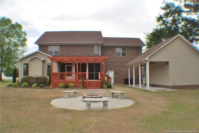 845 Log Cabin Road, Fayetteville, NC 28312